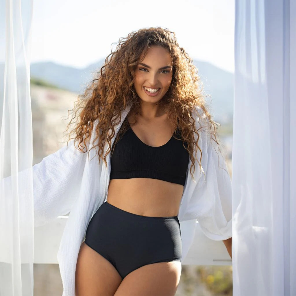 Maillot de bain menstruel taille Haute. Affile la silhouette, effet amincissant
6heures sans fuites et sans odeur
Livraison sur toute l'ile maurice