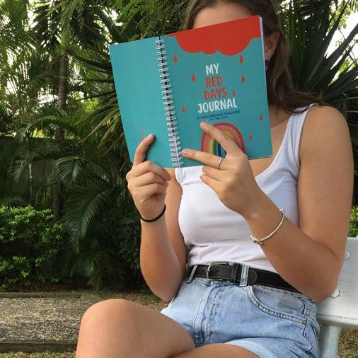 Journaling your menstrual cycle in this 4 years menstrual journal made in mauritius
Soutien the Lokal economy
Available for shipping in all mauritius island 
Rainbow, blood, blue